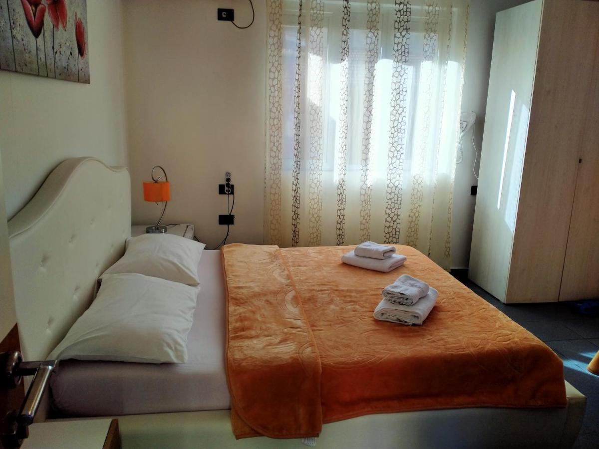 Orange *