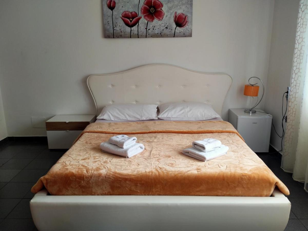 Orange Hotel *