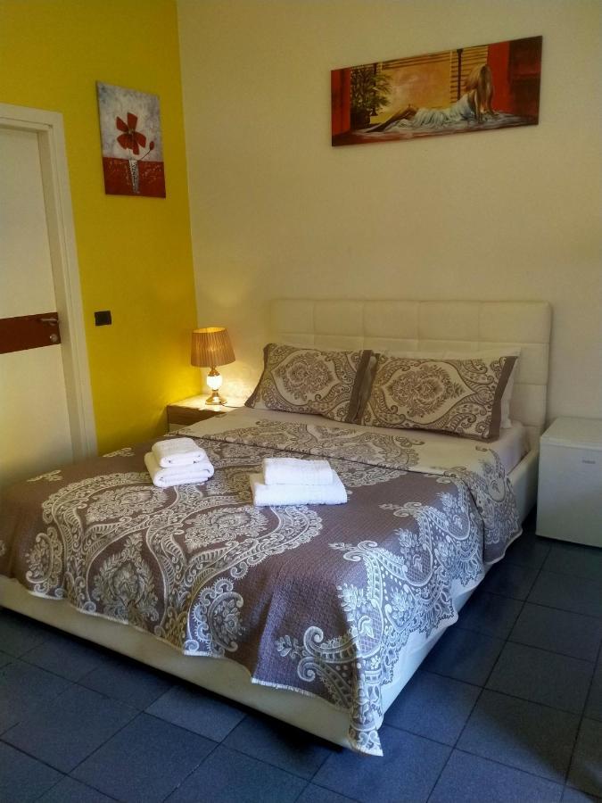 Orange Hotel *