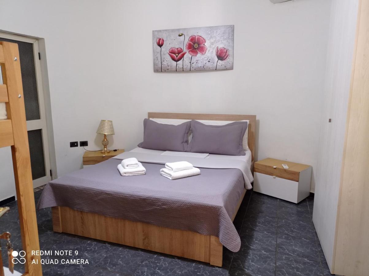 Orange Hotel *